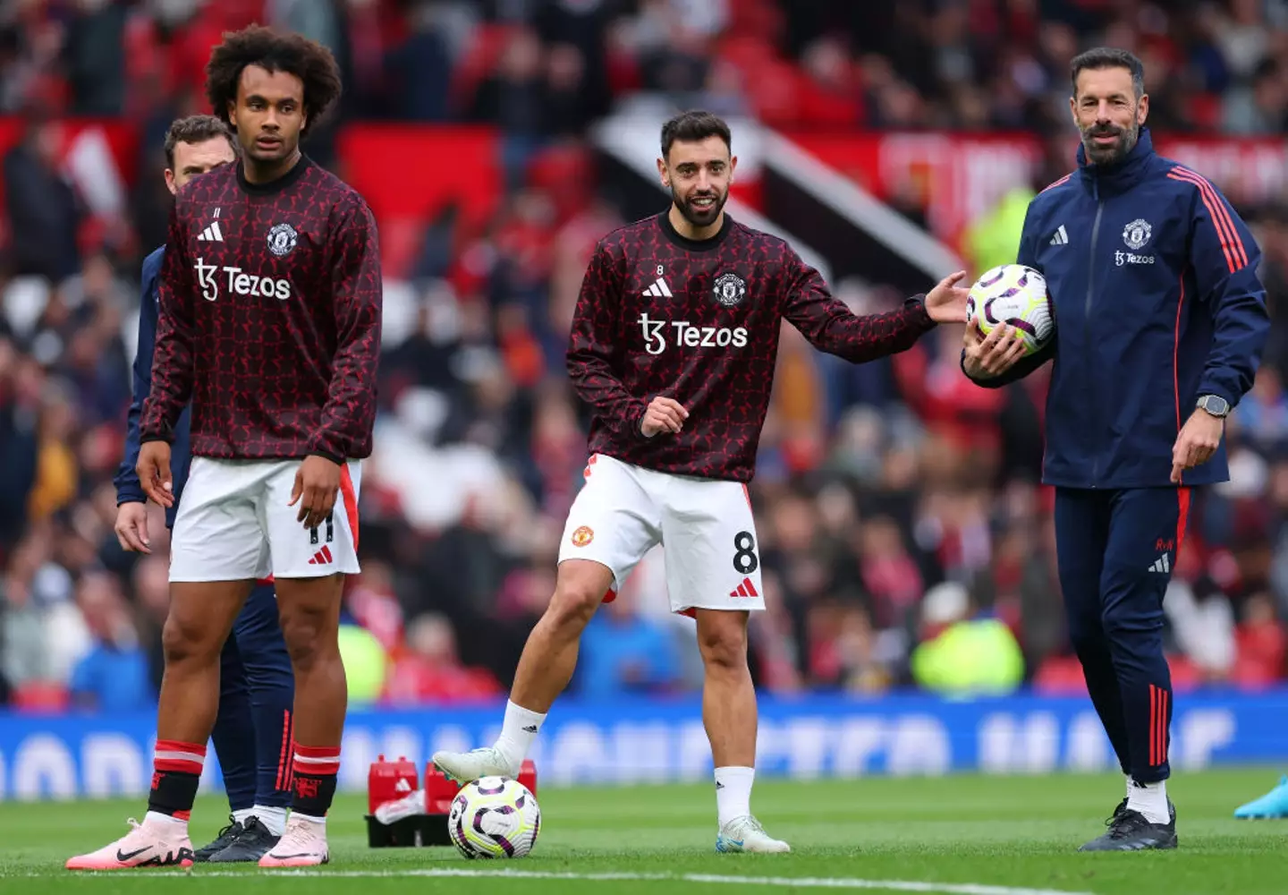 Ruud van Nistelrooy pictured during the warm-up with captain Bruno Fernandes before Man Utd vs Spurs -